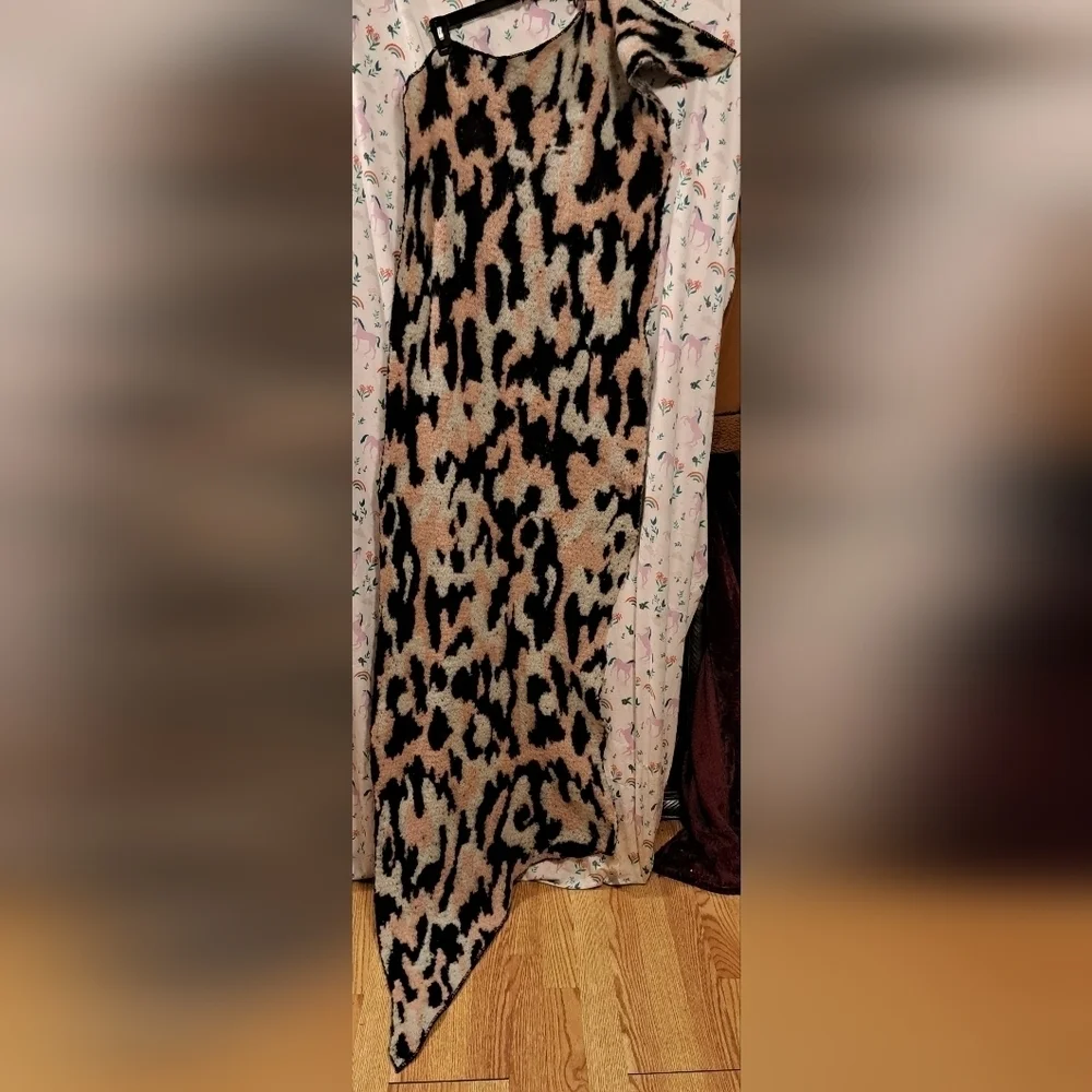 NWT Y2K Fadivo Pink & Black Leopard Fuzzy Reverse Asymetric Casual Winter Scarf